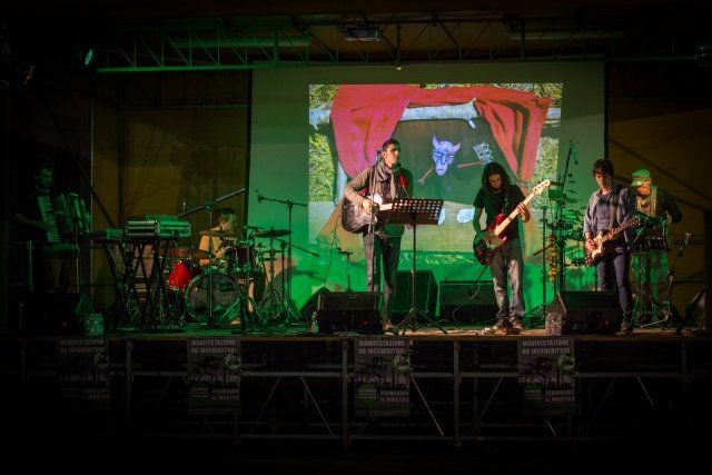 Francesco Pelosi in concerto con gli Emily Collettivo Musicale